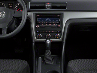 2012 Volkswagen Passat SE w/Sunroof & Nav