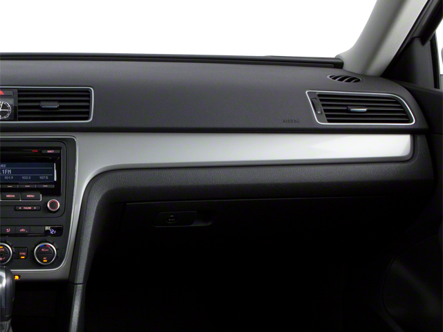 2012 Volkswagen Passat SE w/Sunroof & Nav