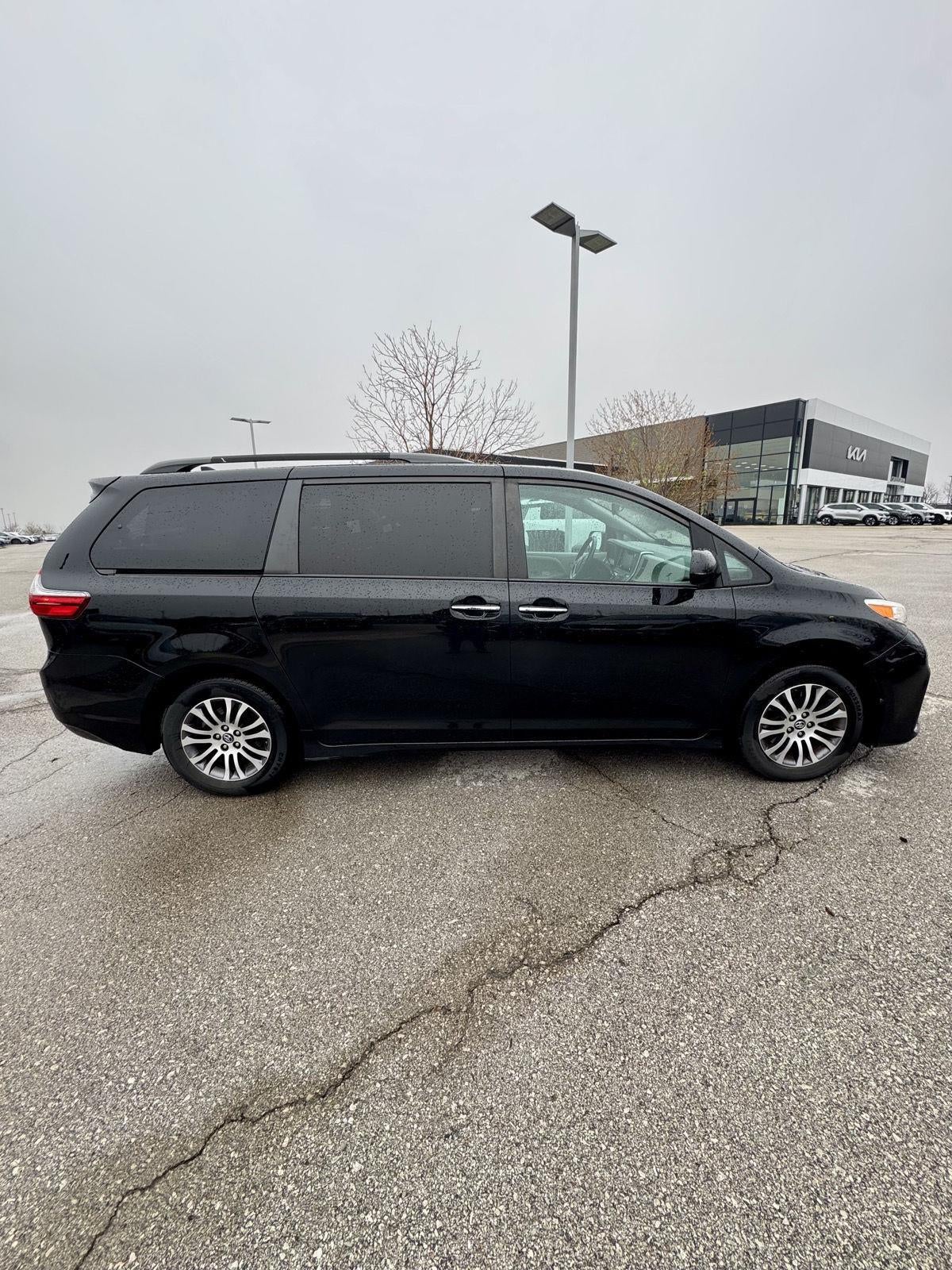 2020 Toyota Sienna XLE