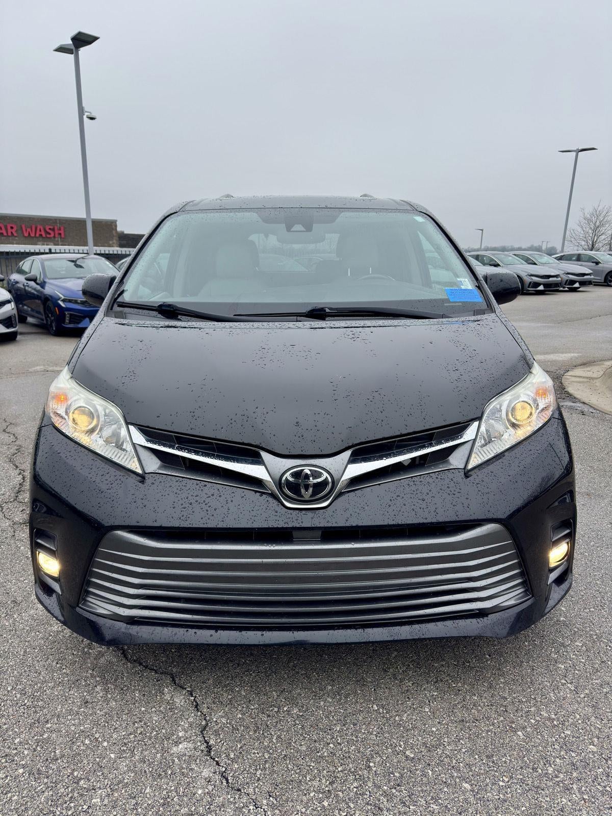 2020 Toyota Sienna XLE