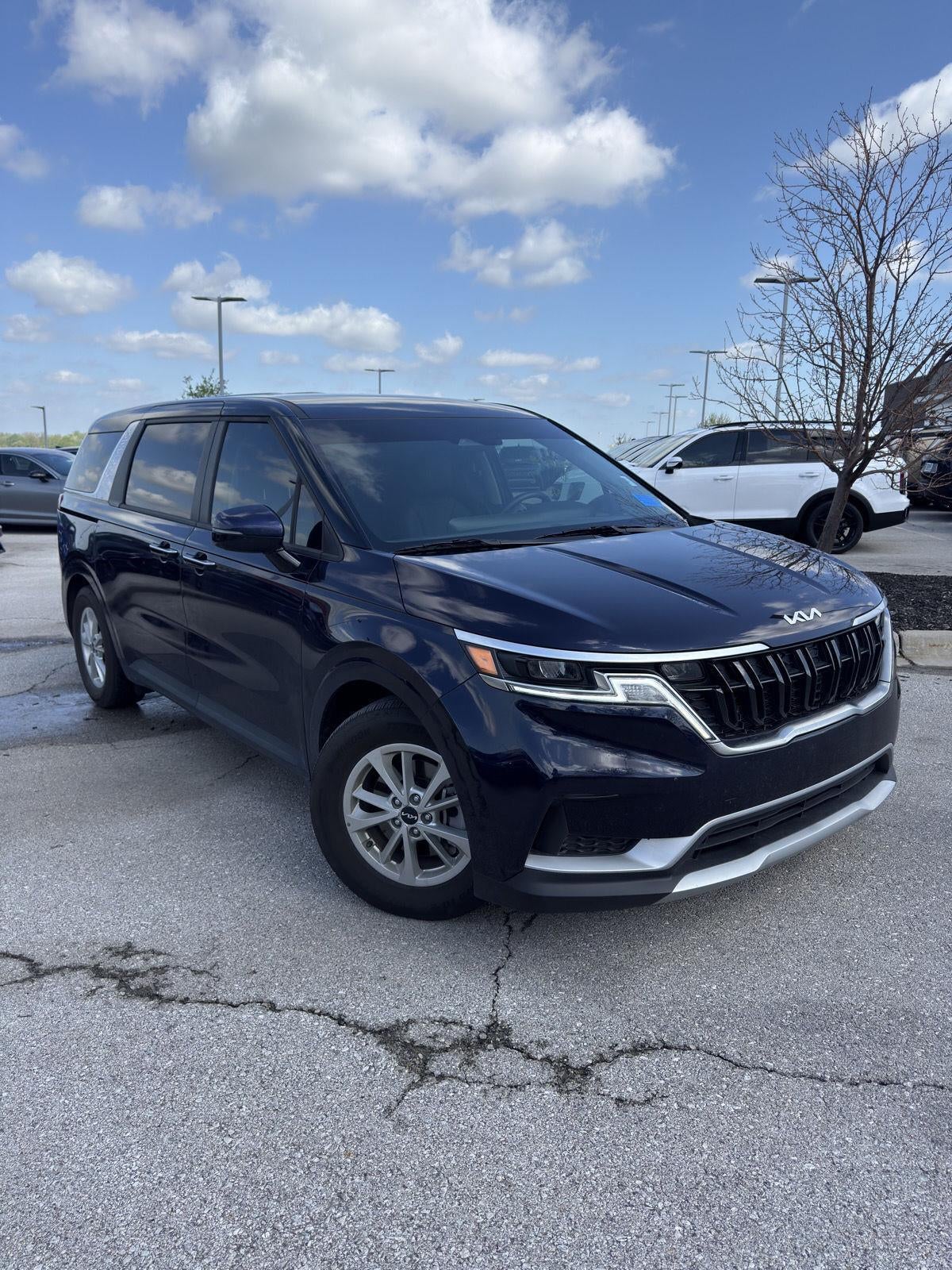 2024 Kia Carnival LX