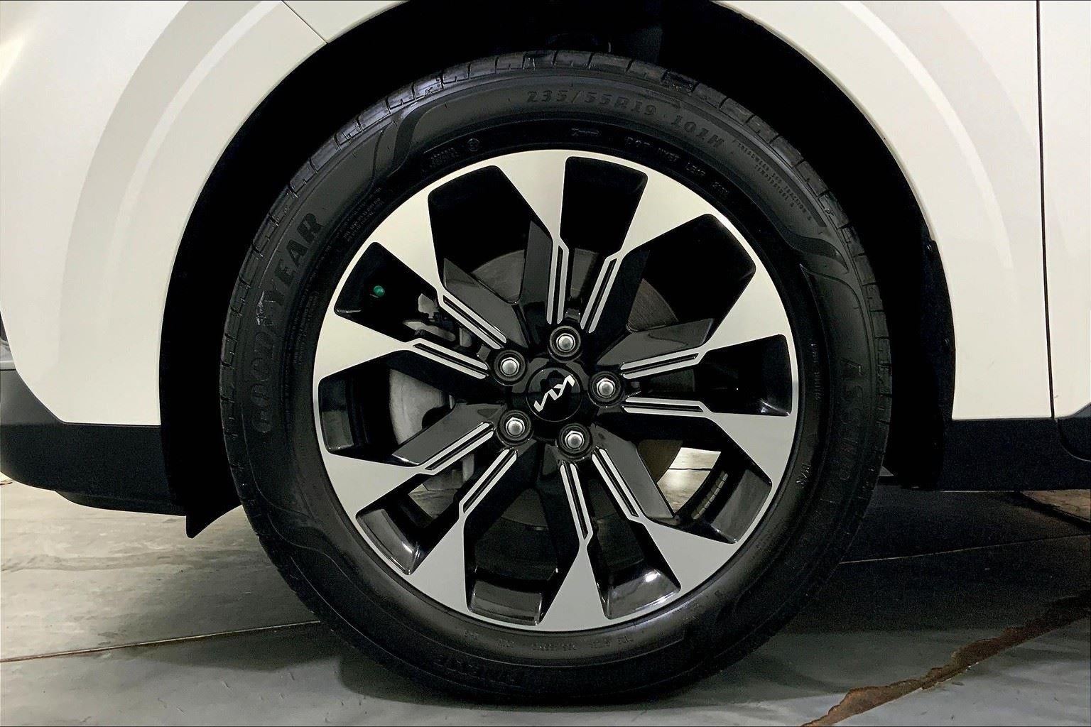 2023 Kia Carnival EX