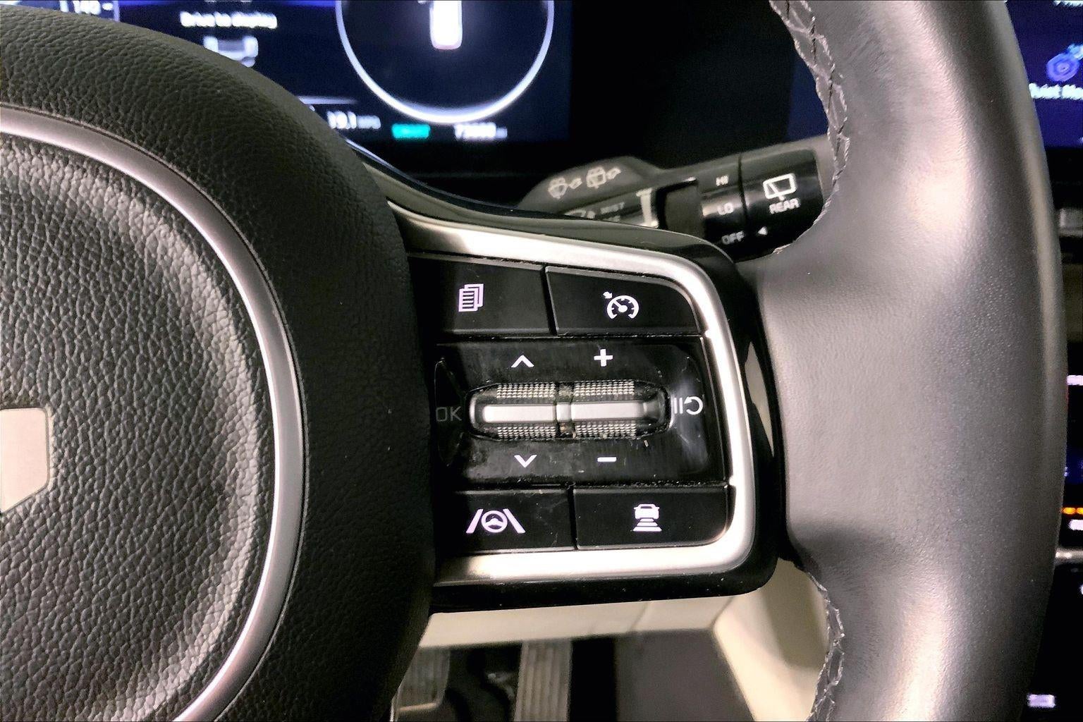 2023 Kia Carnival SX