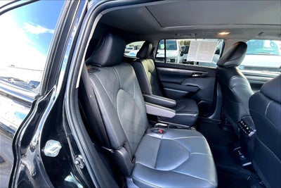 2024 Toyota Highlander Hybrid Platinum