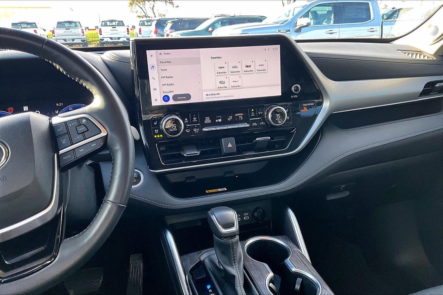2024 Toyota Highlander Hybrid Platinum