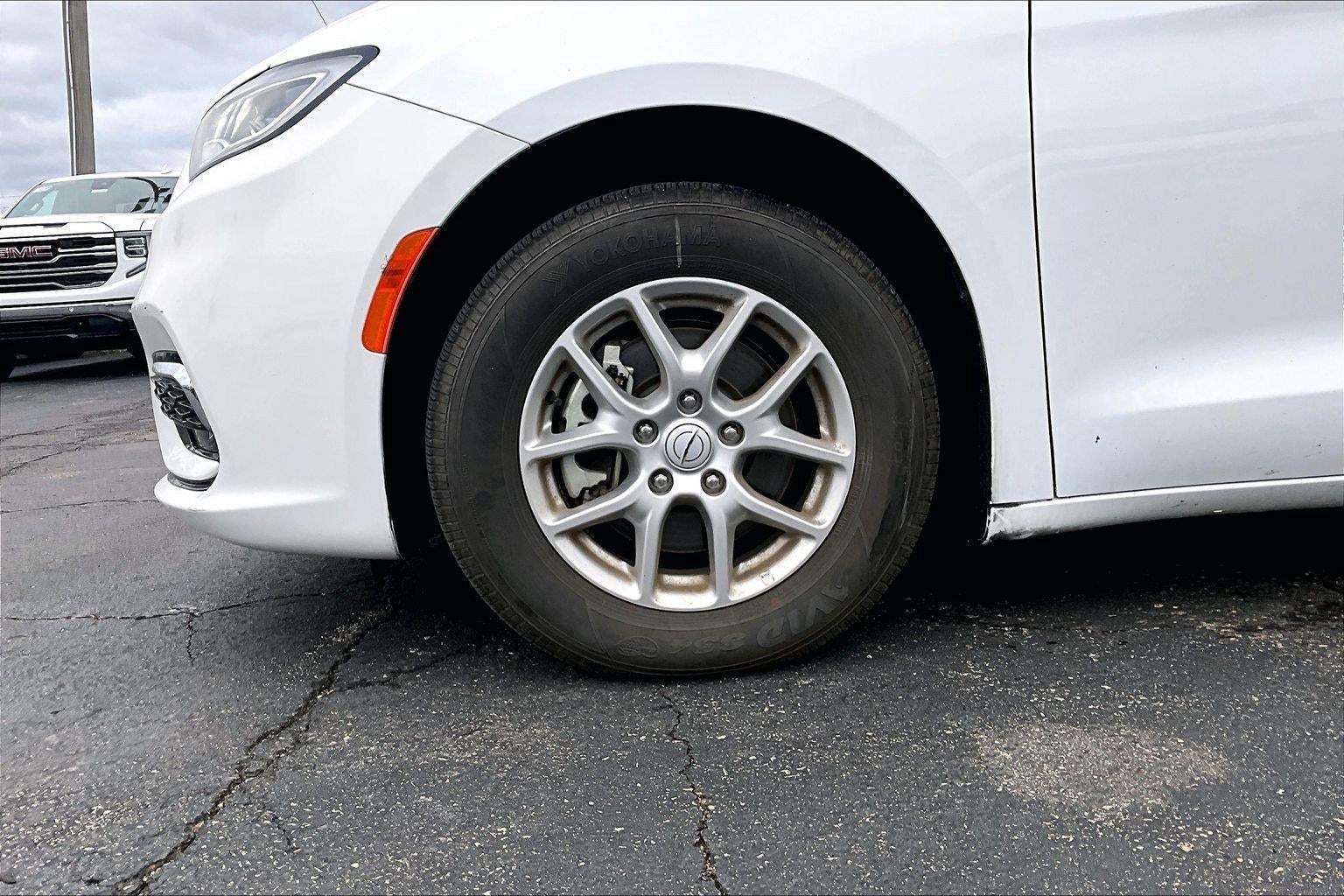 2026 Chrysler Pacifica Select