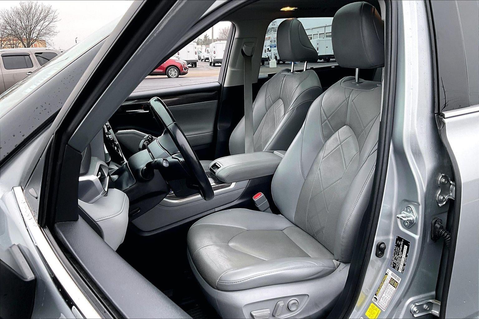 2021 Toyota Highlander Hybrid Platinum