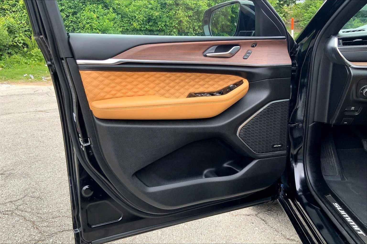 2023 Jeep Grand Cherokee Summit