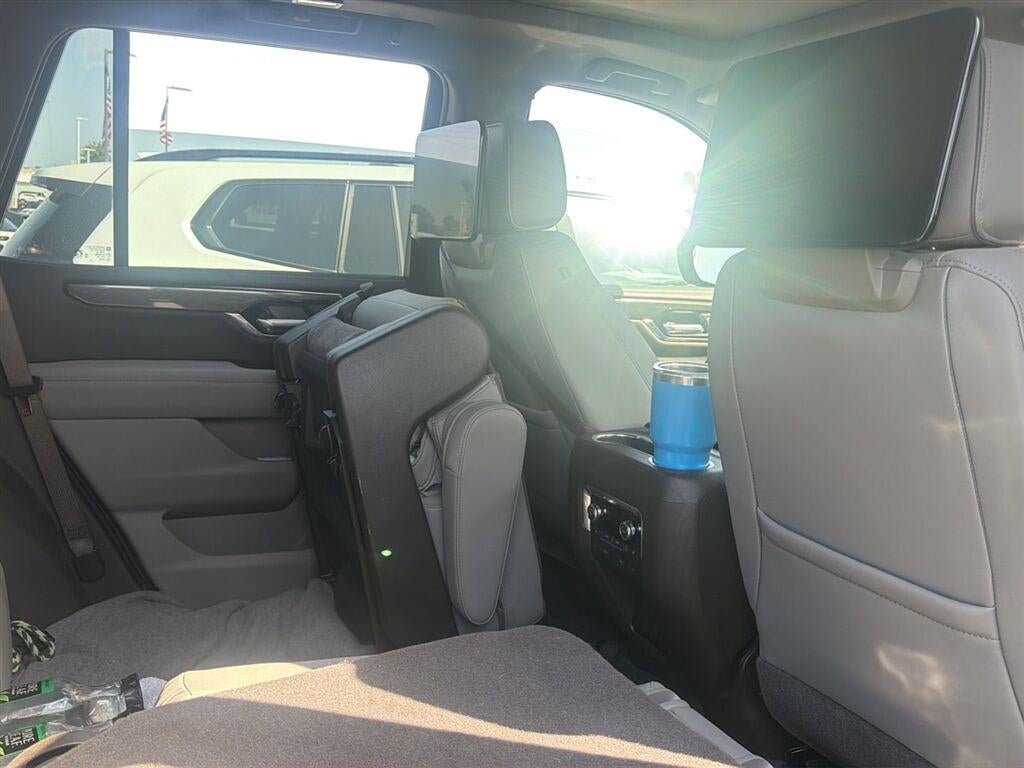 2025 GMC Yukon Elevation