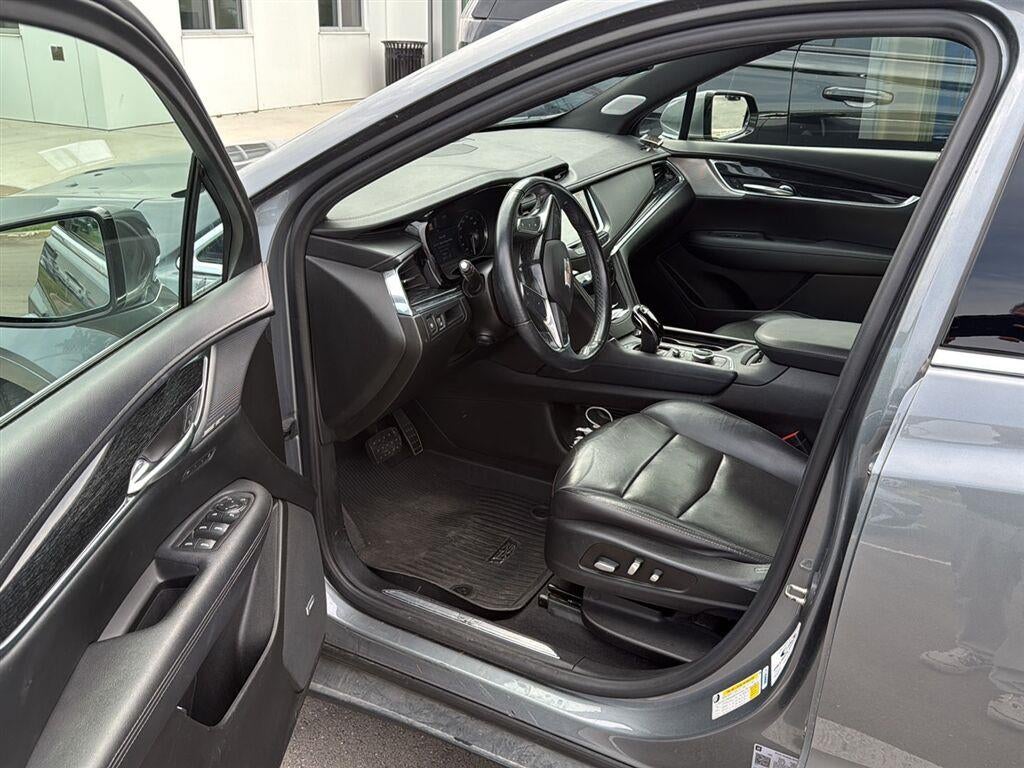 Used 2021 Cadillac XT5 Premium Luxury with VIN 1GYKNDRS8MZ121215 for sale in Kansas City