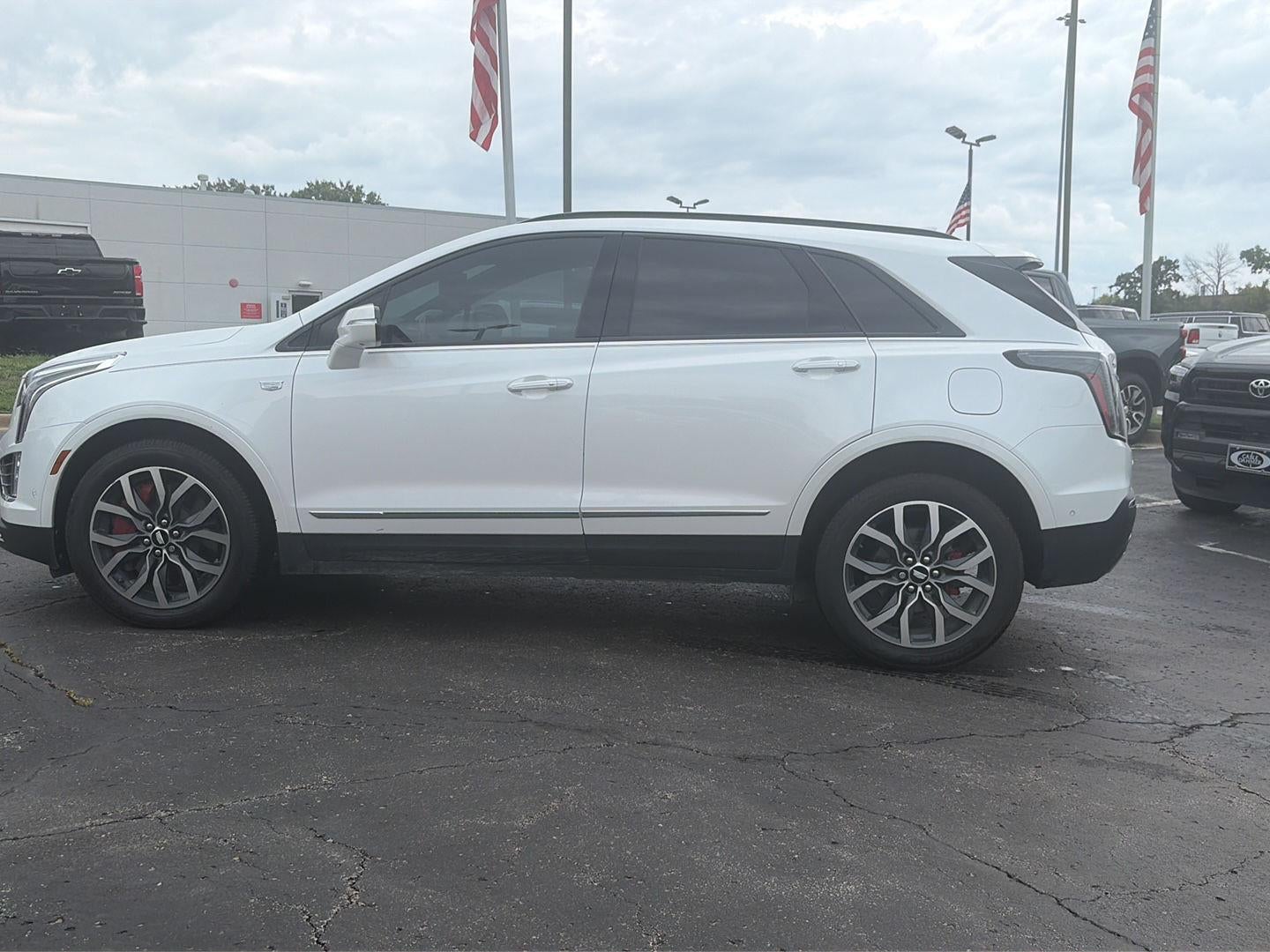 Used 2023 Cadillac XT5 Sport with VIN 1GYKNGRS0PZ210251 for sale in Kansas City