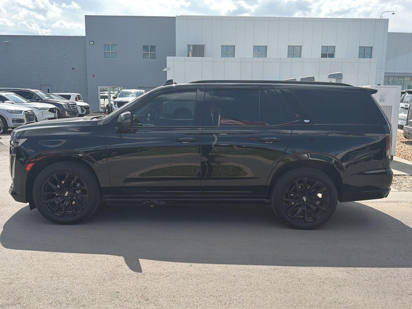 Used 2024 Cadillac Escalade Sport Platinum with VIN 1GYS4GKL1RR419877 for sale in Kansas City