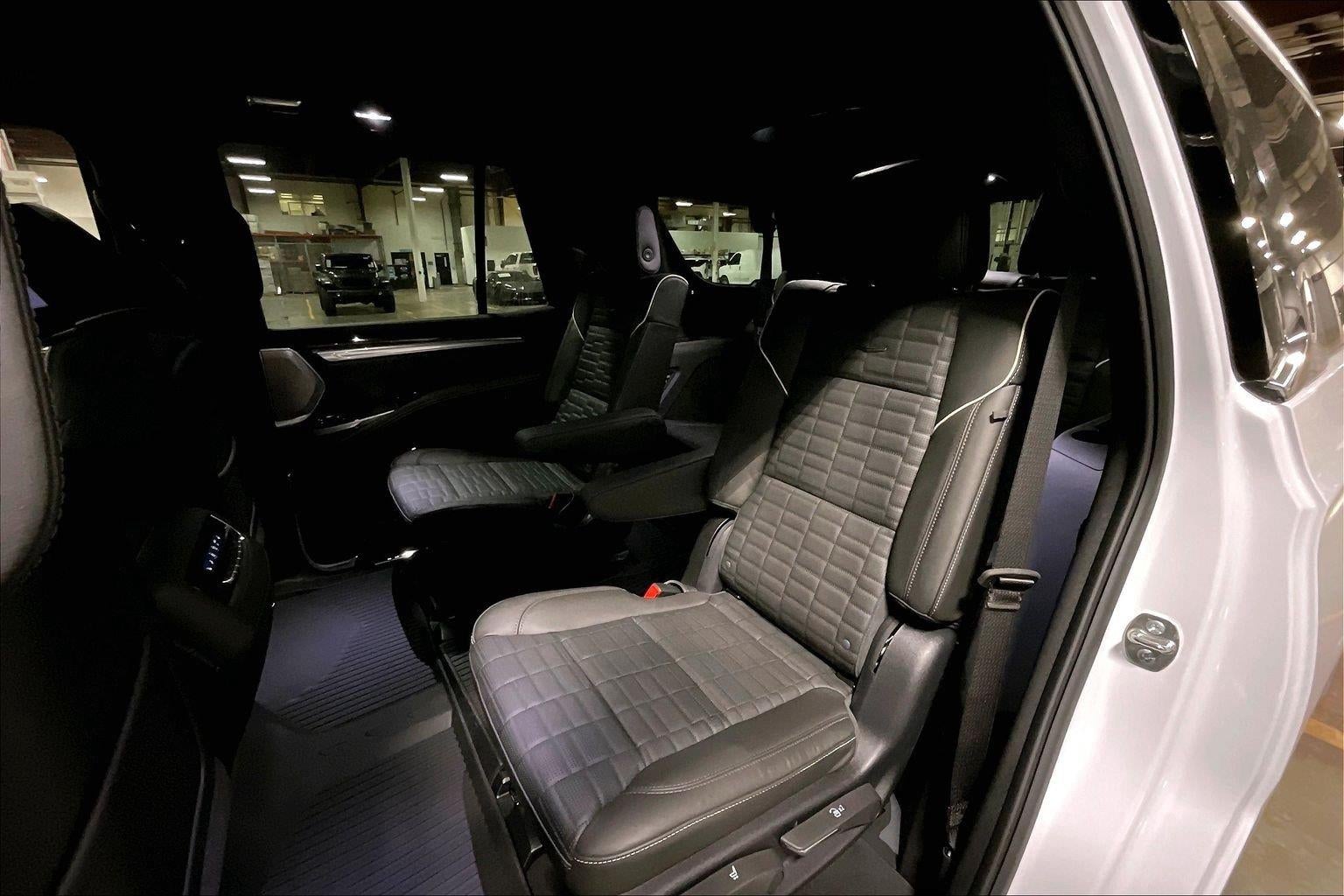 2027 Cadillac Escalade Platinum Luxury