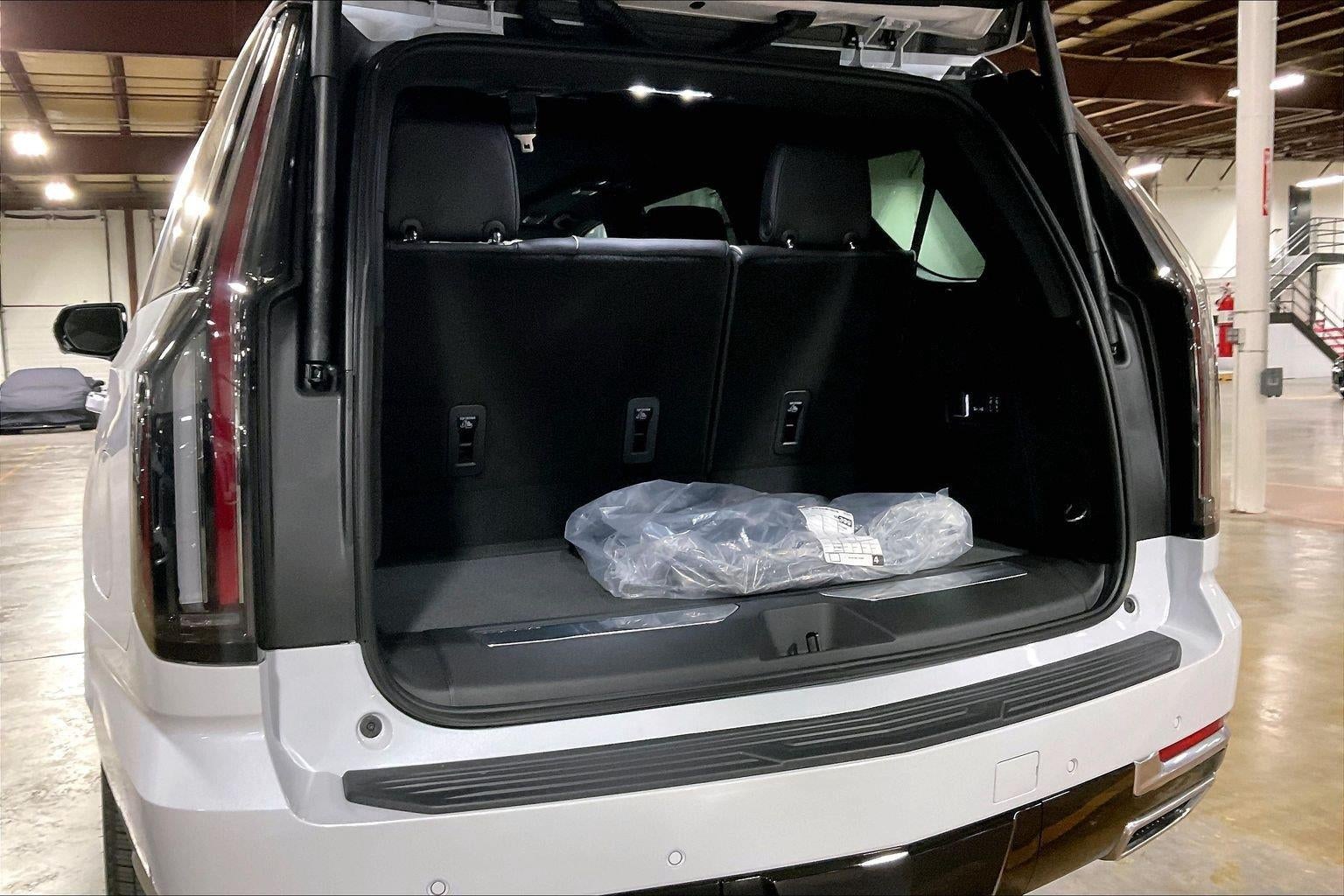 2027 Cadillac Escalade Platinum Luxury