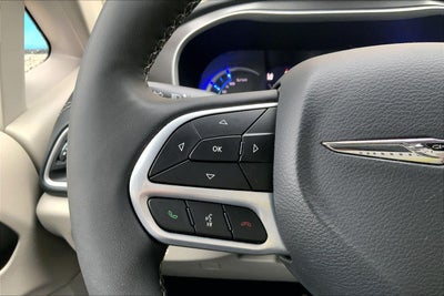 2024 Chrysler Pacifica Hybrid Select