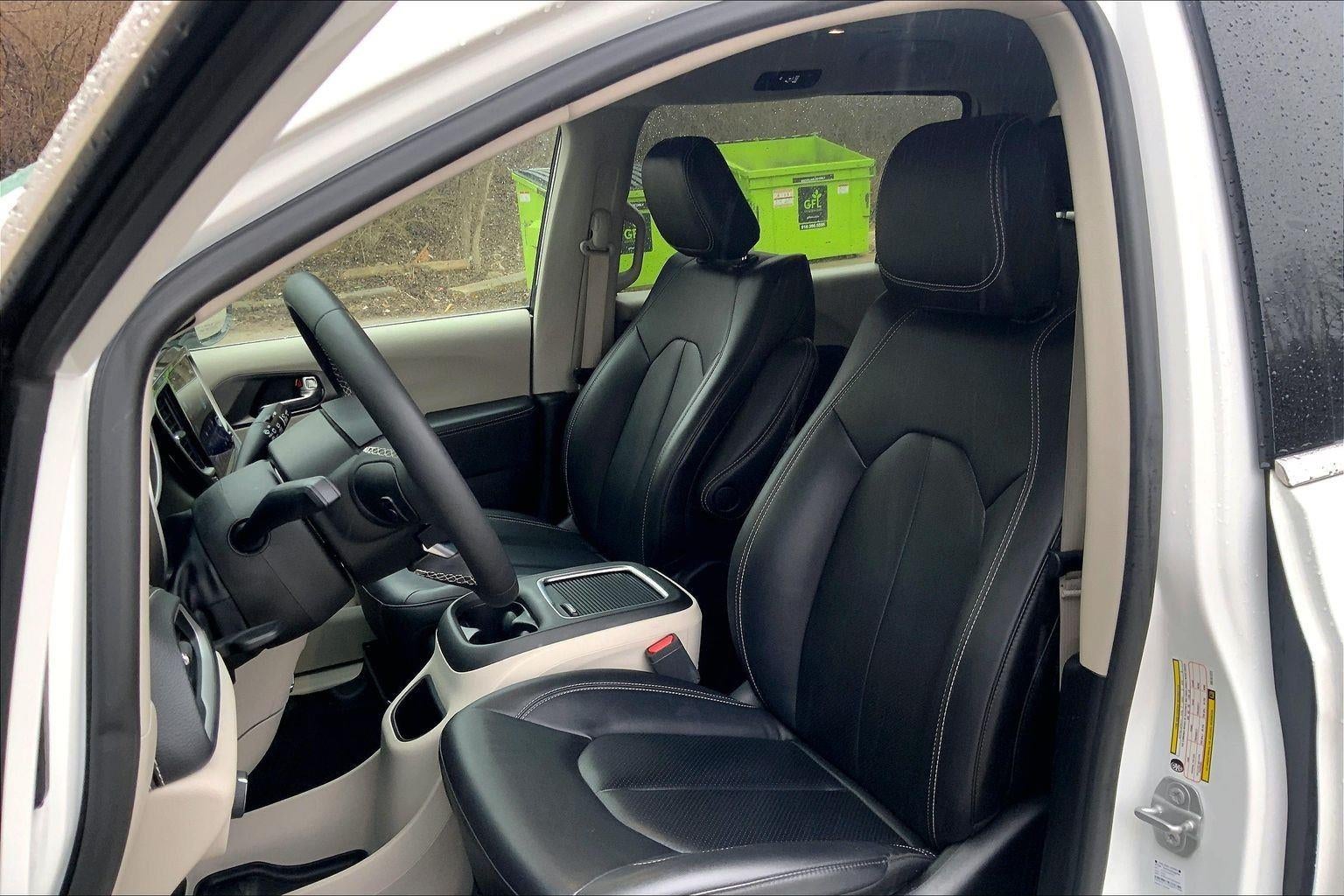 2024 Chrysler Pacifica Hybrid Select