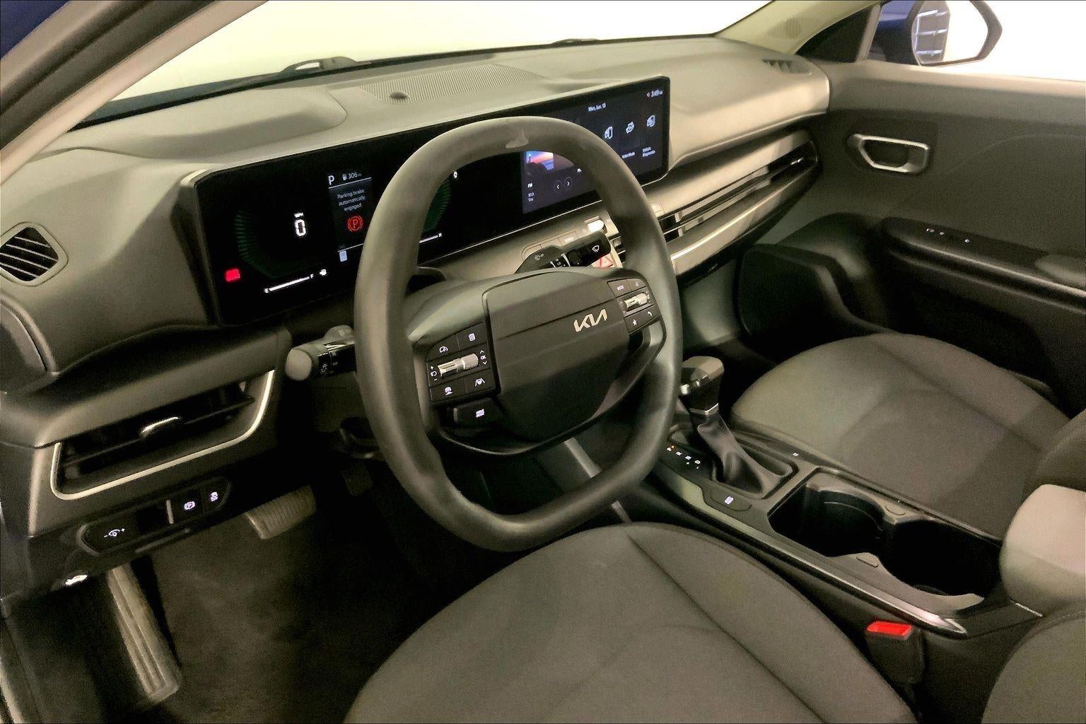 2025 Kia K4 LXS - Photo 15