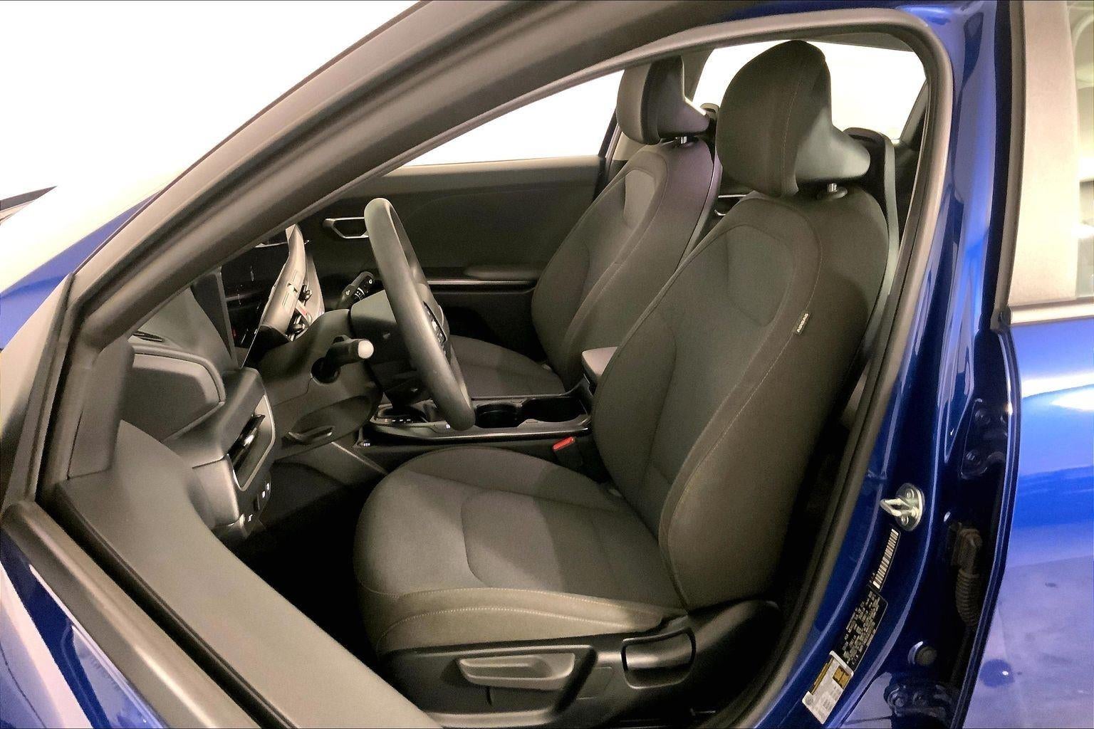 2025 Kia K4 LXS - Photo 23