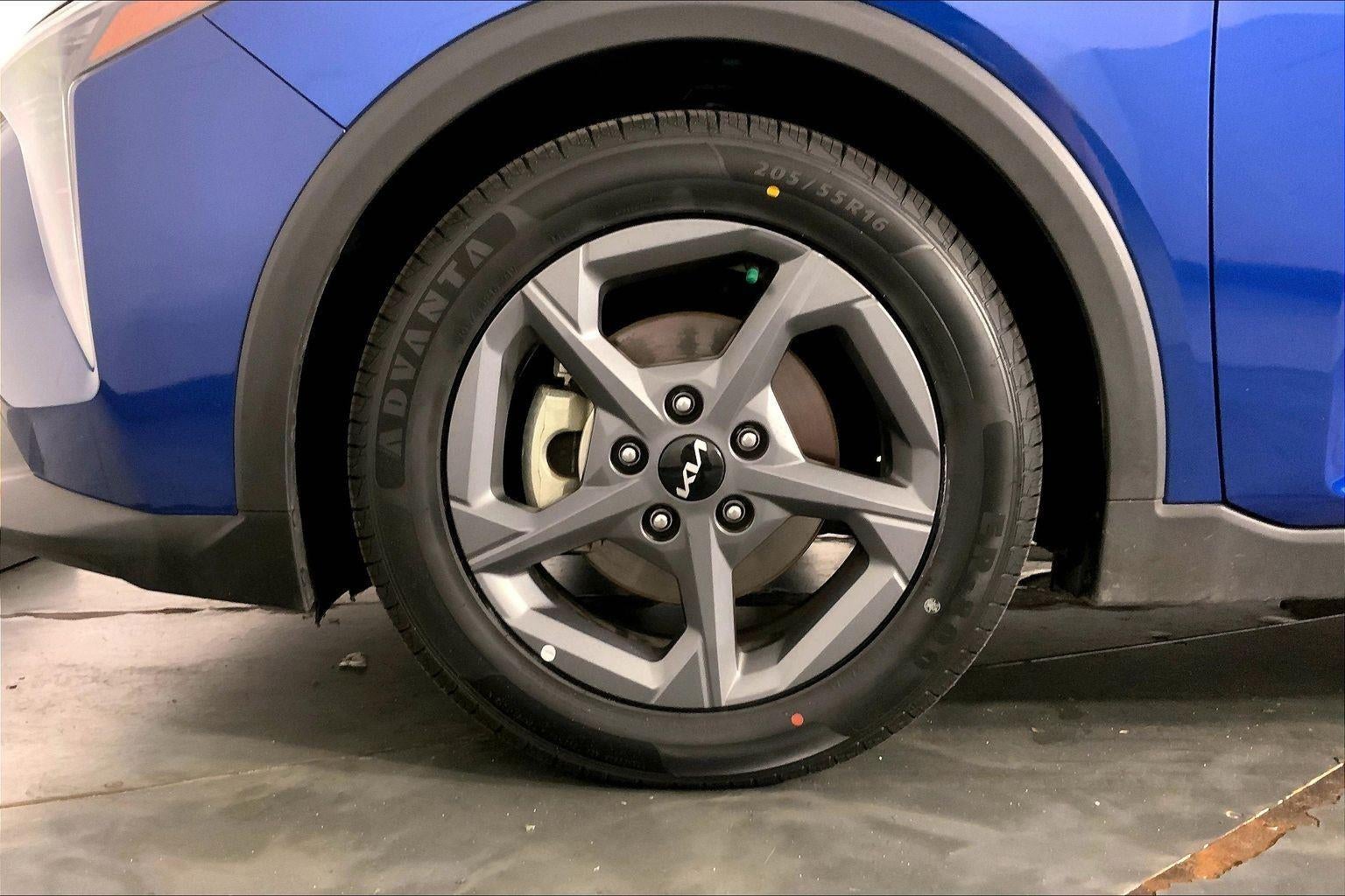 2025 Kia K4 LXS - Photo 9