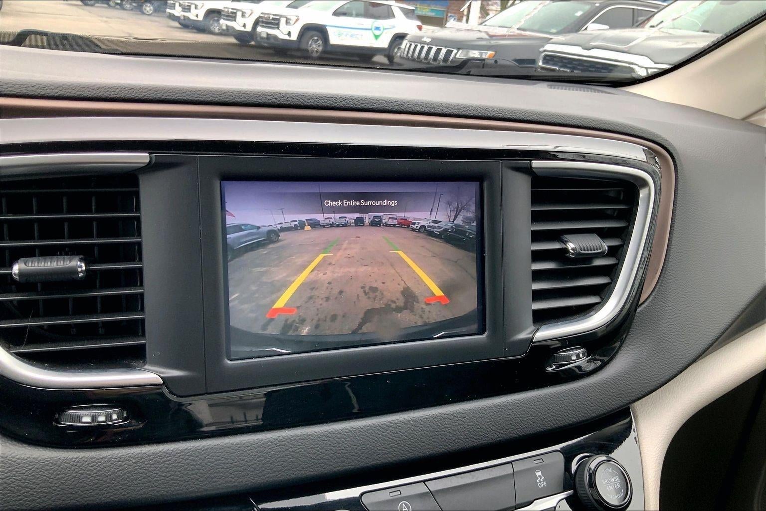 2024 Chrysler Voyager LX