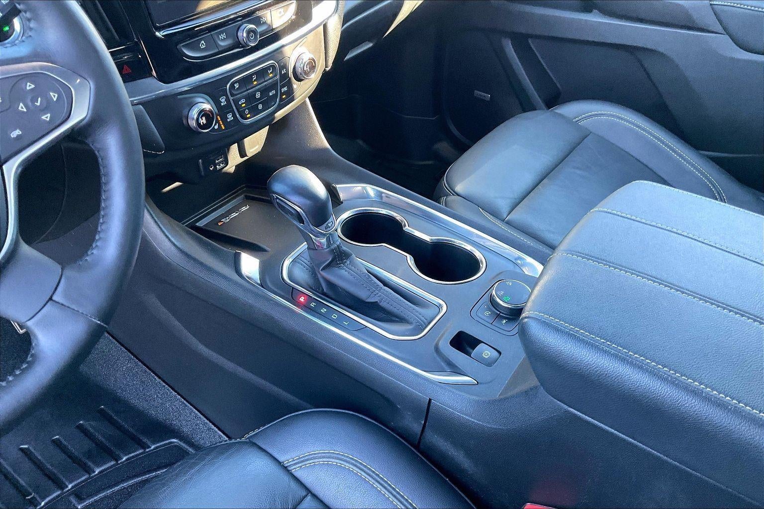 2022 Chevrolet Traverse LT Leather