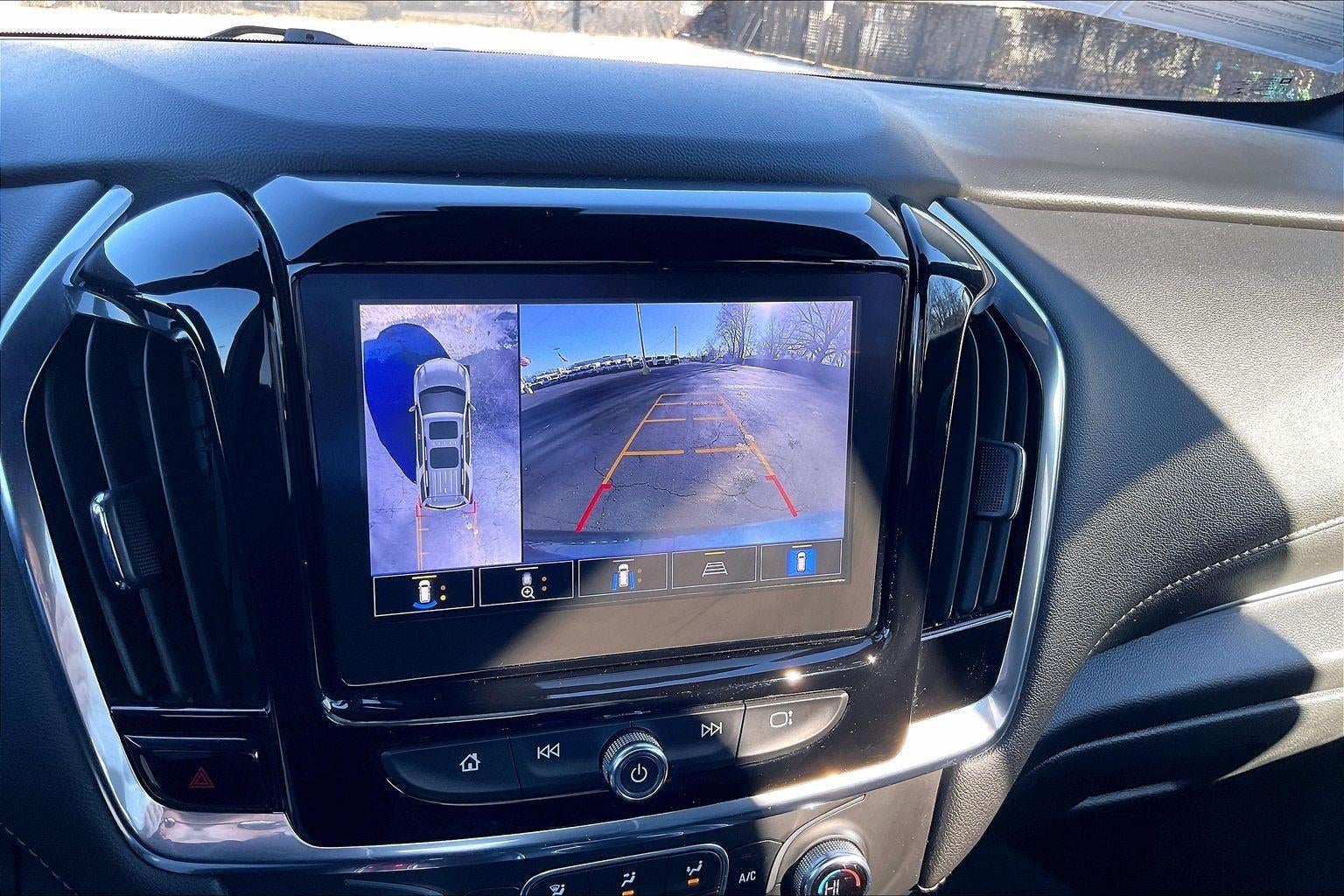 2022 Chevrolet Traverse LT Leather