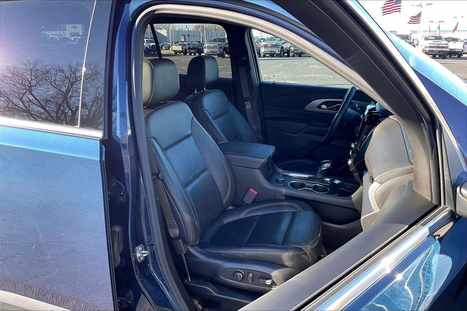 2022 Chevrolet Traverse LT Leather