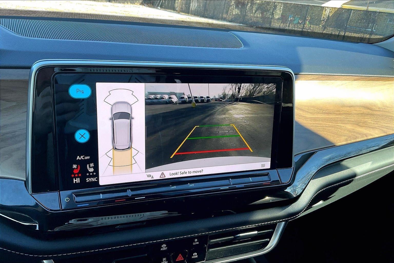 2024 Volkswagen Atlas 2.0T SE w/Technology