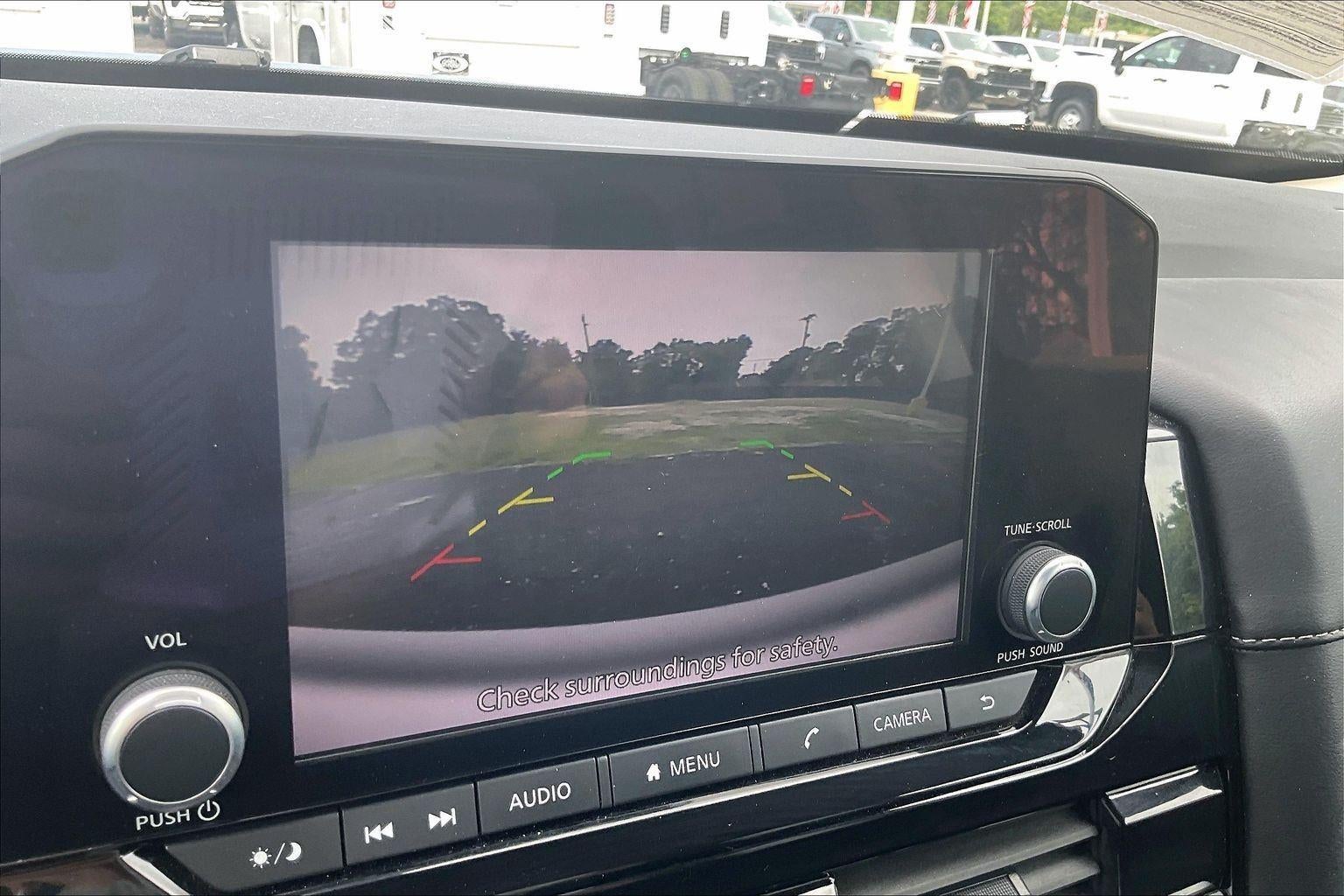 2025 Nissan Pathfinder SV
