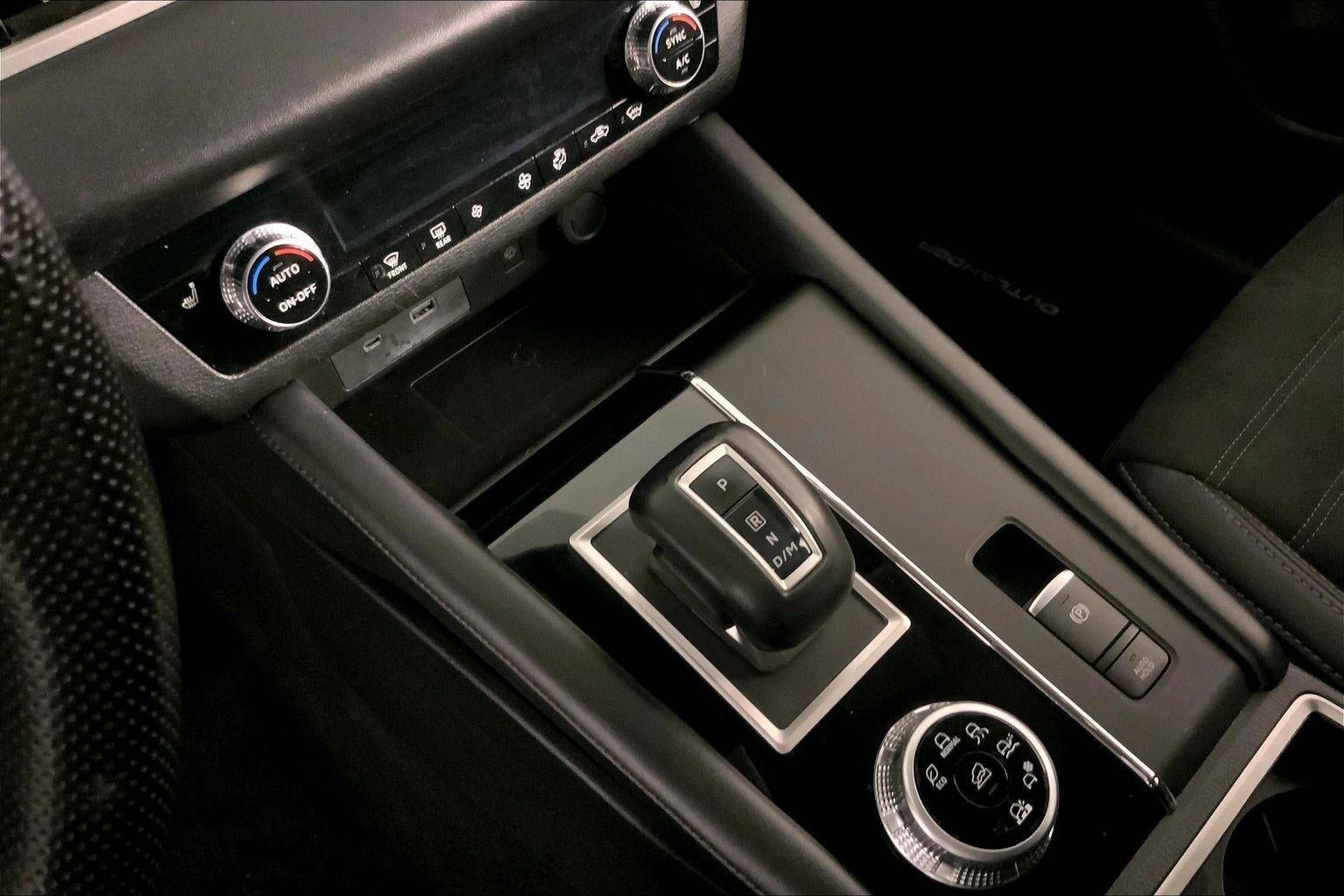 2024 Mitsubishi Outlander SE