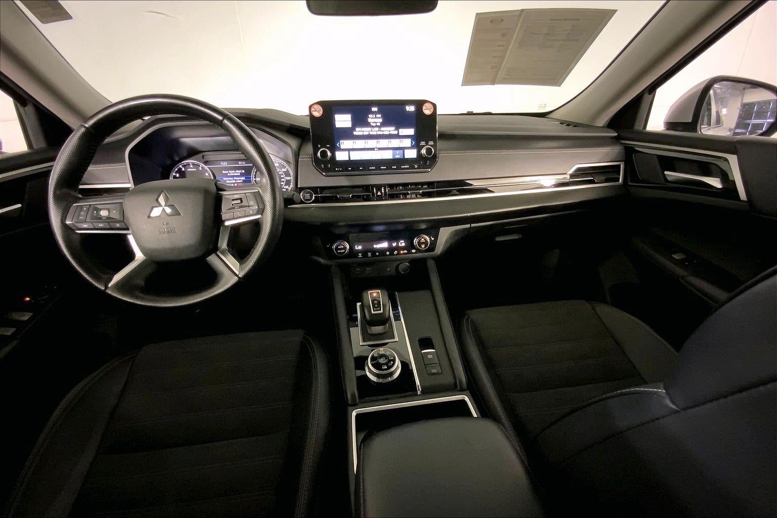 2024 Mitsubishi Outlander SE