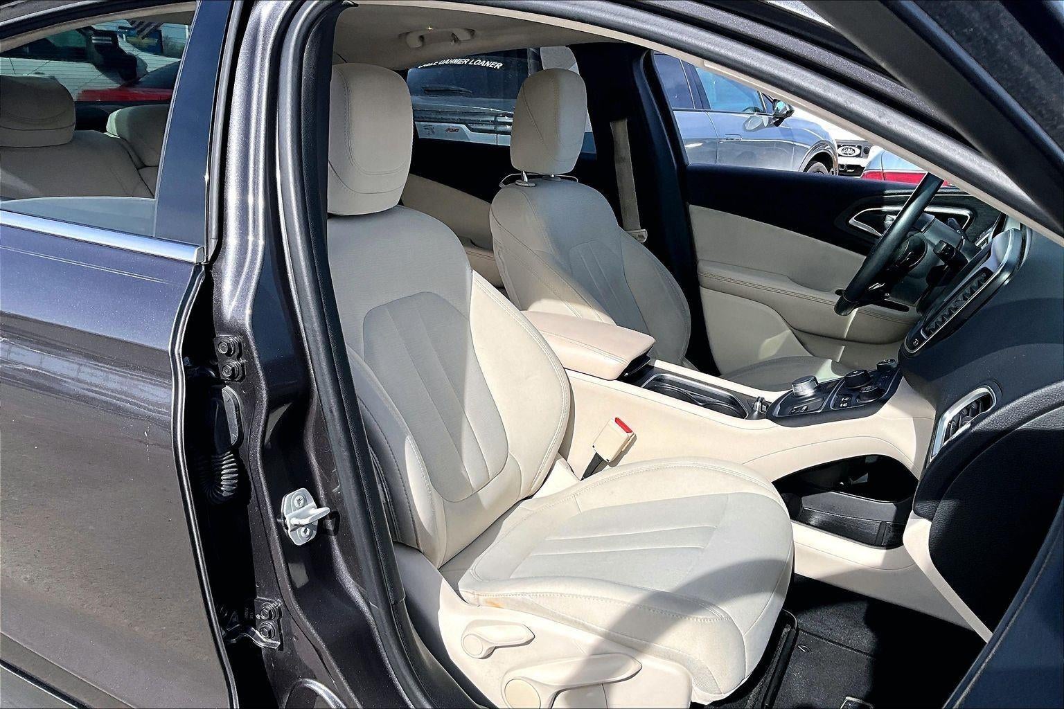 2016 Chrysler 200 Limited