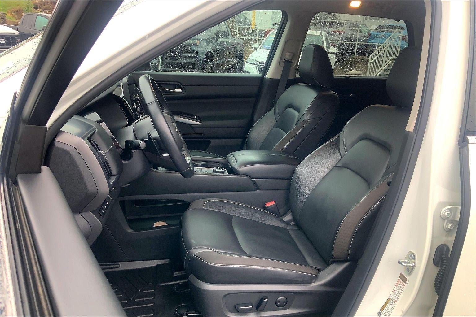 2022 Nissan Pathfinder SL