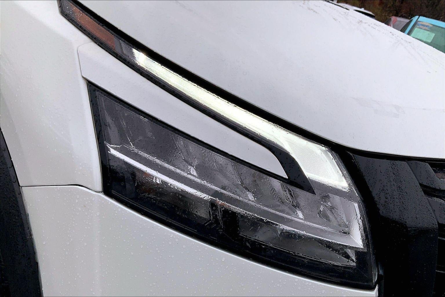 2022 Nissan Pathfinder SL