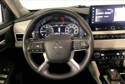 2025 Mitsubishi Outlander SE