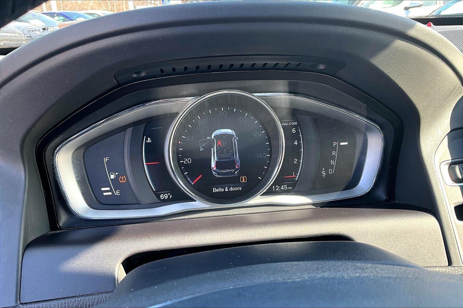 2015 Volvo XC60 T6 Platinum