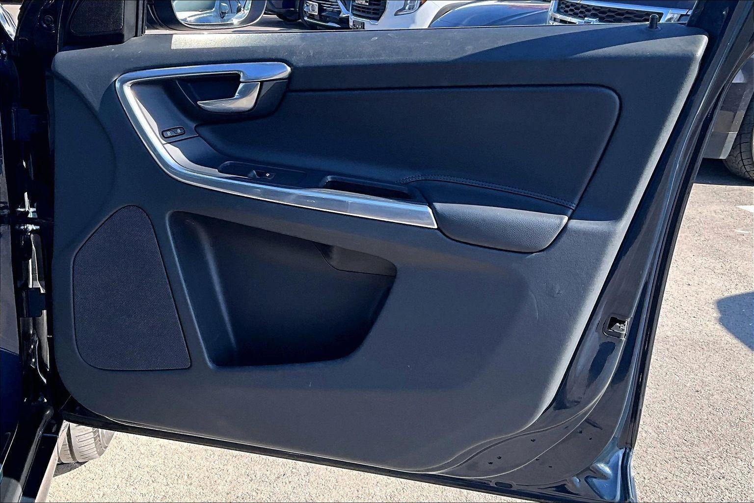 2015 Volvo XC60 T6 Platinum