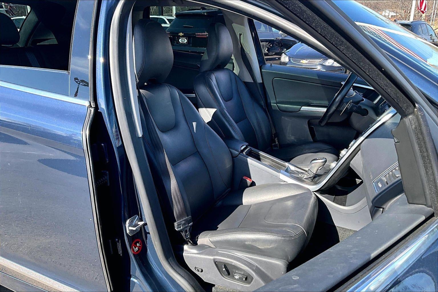 2015 Volvo XC60 T6 Platinum