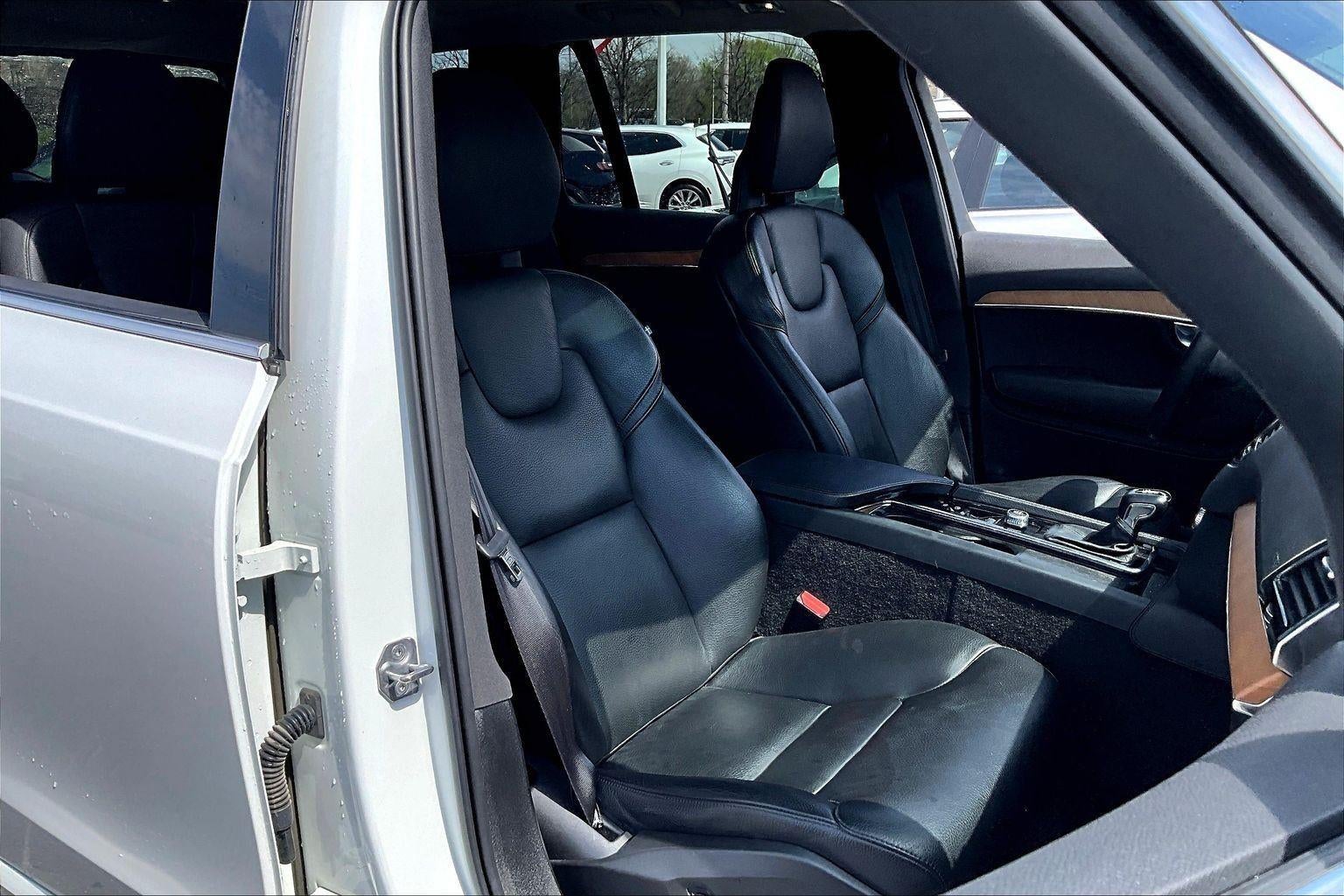 2021 Volvo XC90 Momentum