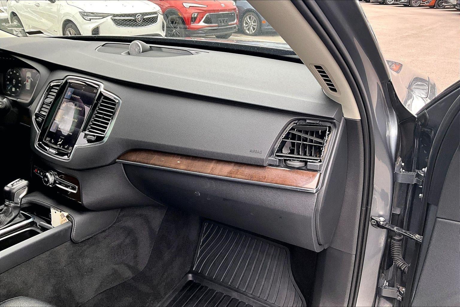 2016 Volvo XC90 T6 Momentum