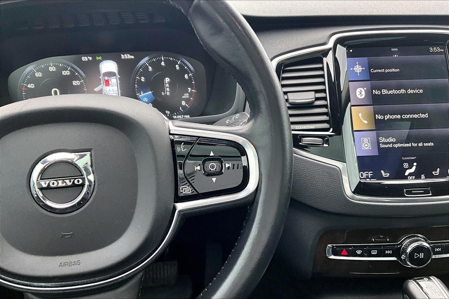 2016 Volvo XC90 T6 Momentum