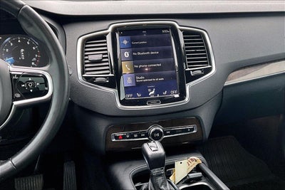 2016 Volvo XC90 T6 Momentum