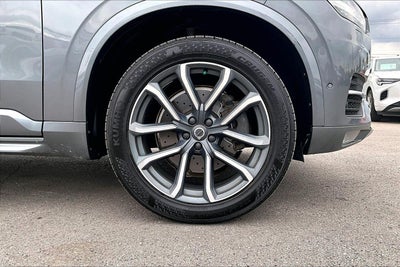 2016 Volvo XC90 T6 Momentum