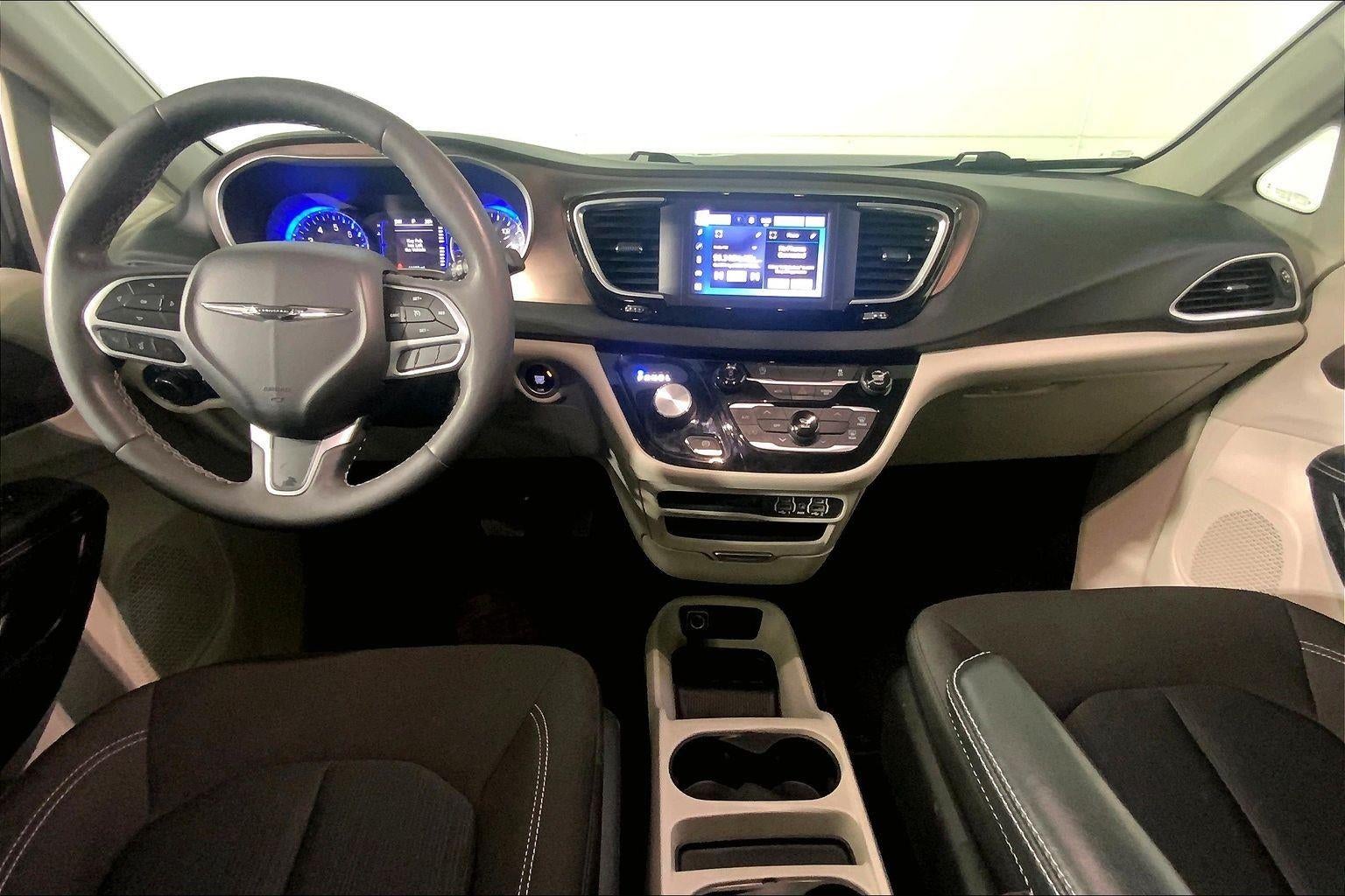 2024 Chrysler Voyager LX