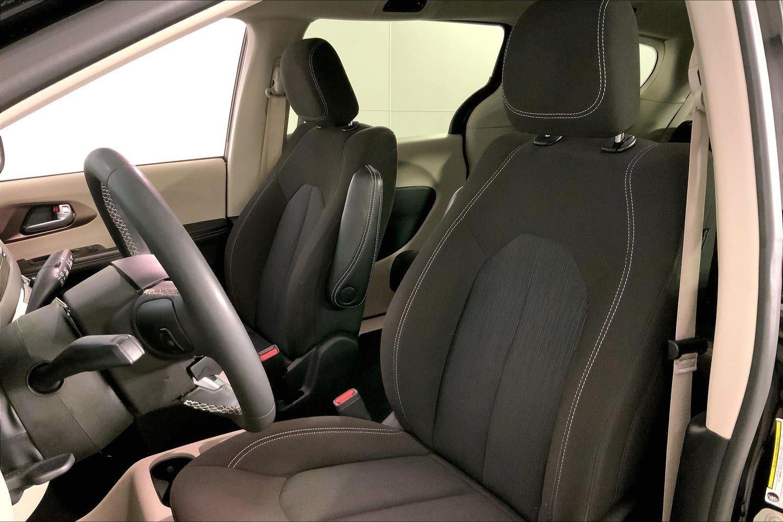 2024 Chrysler Voyager LX