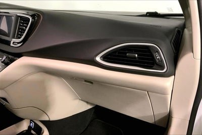 2024 Chrysler Voyager LX