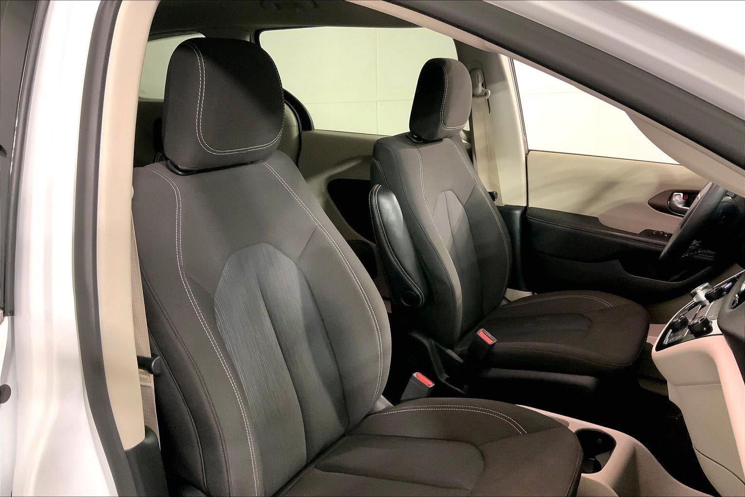 2024 Chrysler Voyager LX