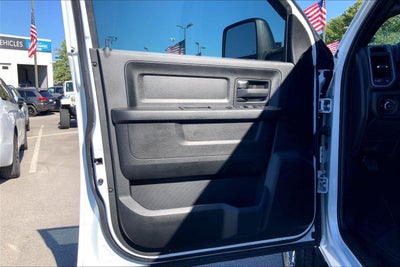 2024 RAM 3500 Tradesman Crew Cab 4x4 6'4' Box