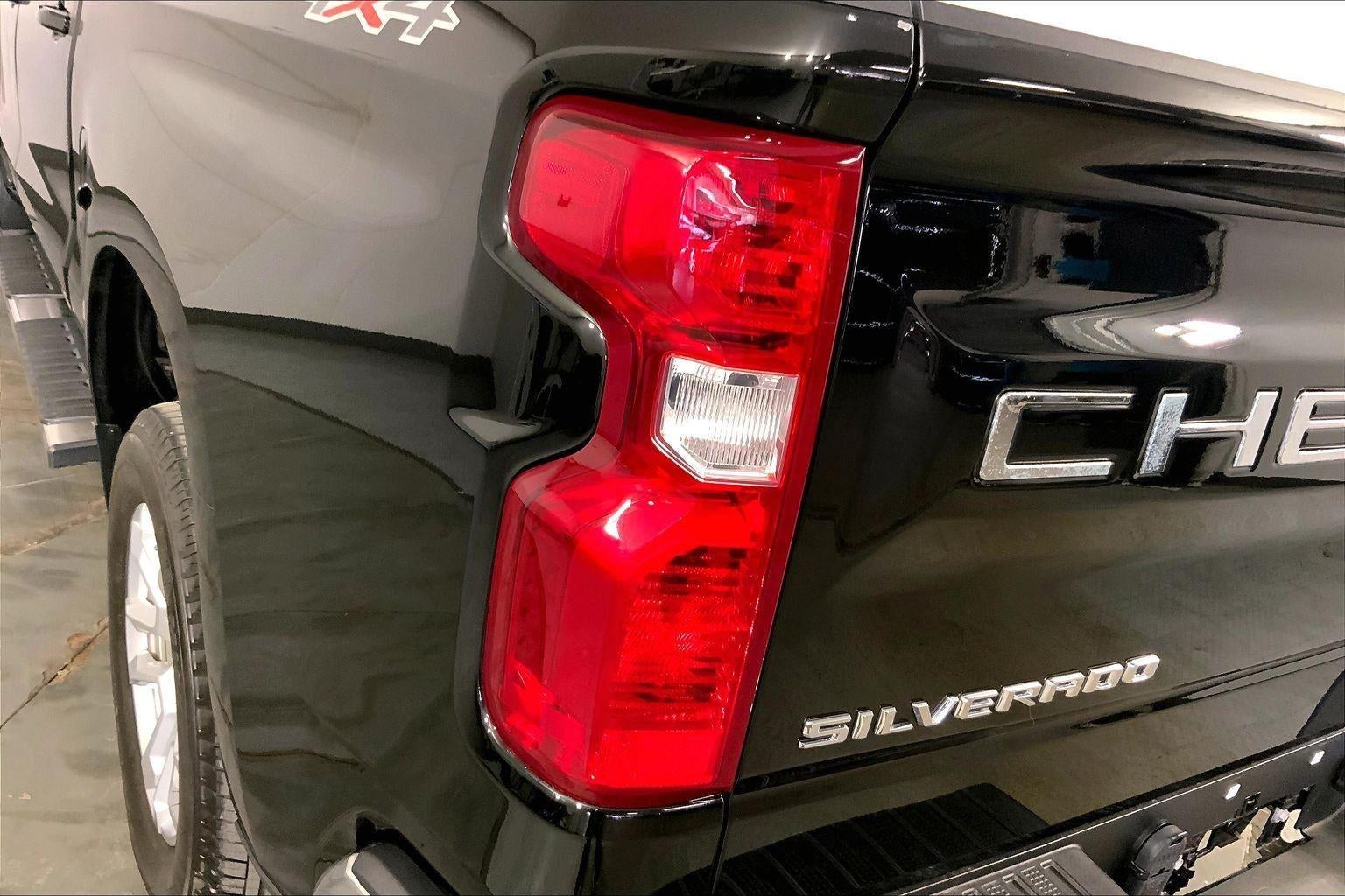 2023 Chevrolet Silverado 1500 4WD Crew Cab Short Bed LT with 2FL