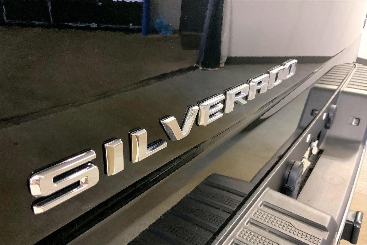 2023 Chevrolet Silverado 1500 4WD Crew Cab Short Bed LT with 2FL